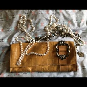 [@•leatherock•@]gator-skin clutch + chain